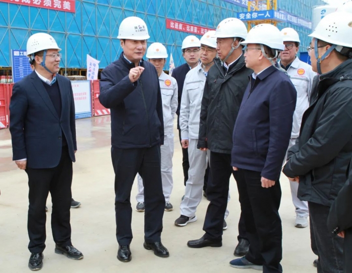 省人大常委會(huì)副主任、省...